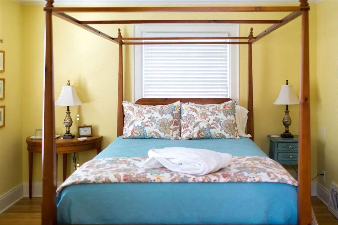 1810 Emerson House Bed & Breakfast - Adults Only Белойт Экстерьер фото
